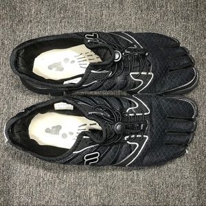 FILA Skele-Toes Black Shoes. Used condition.